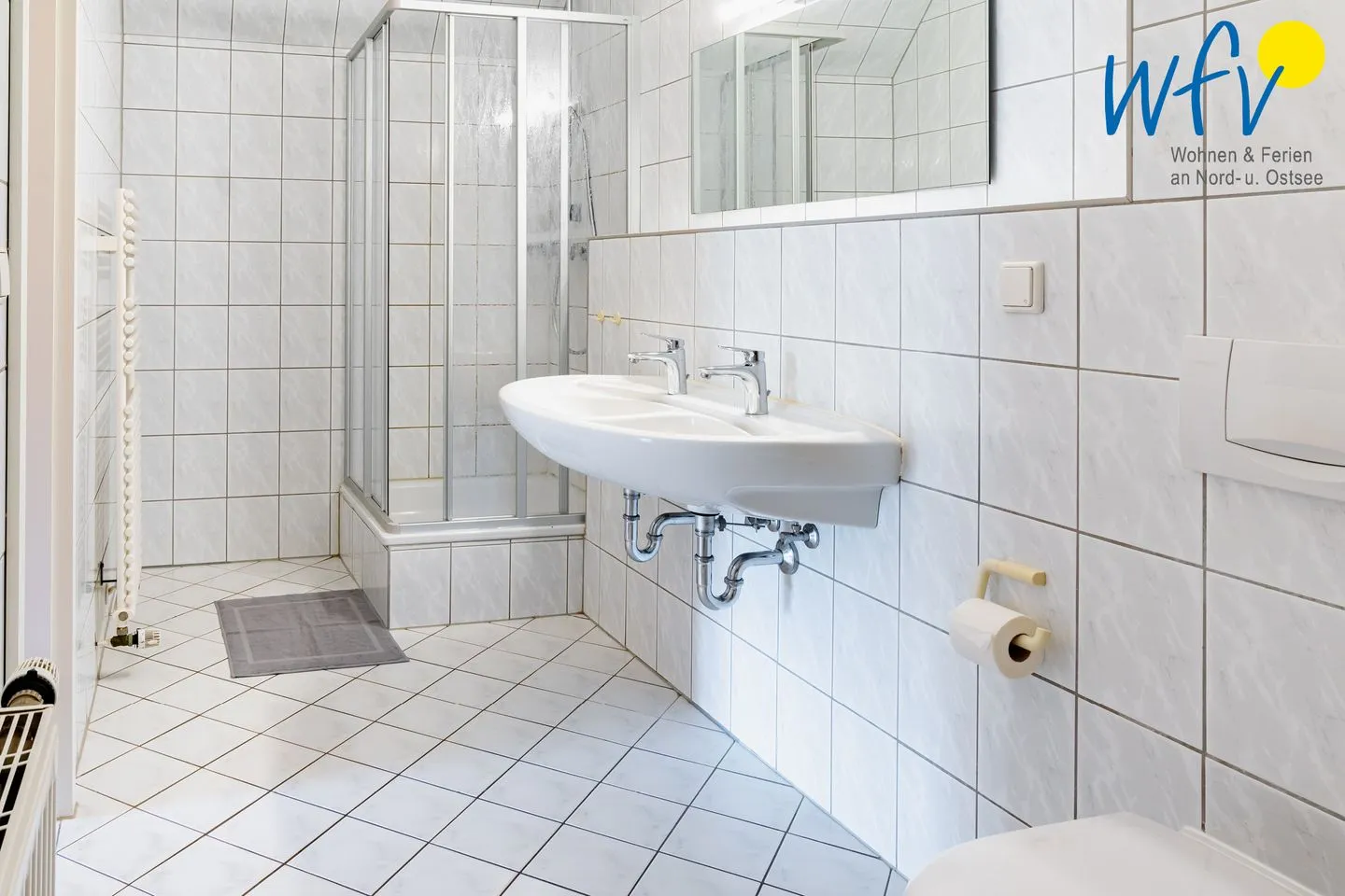 Ferienhaus am Gutspark Dranske Ferienwohnung Seegras Rügen - Dranske - Badezimmer