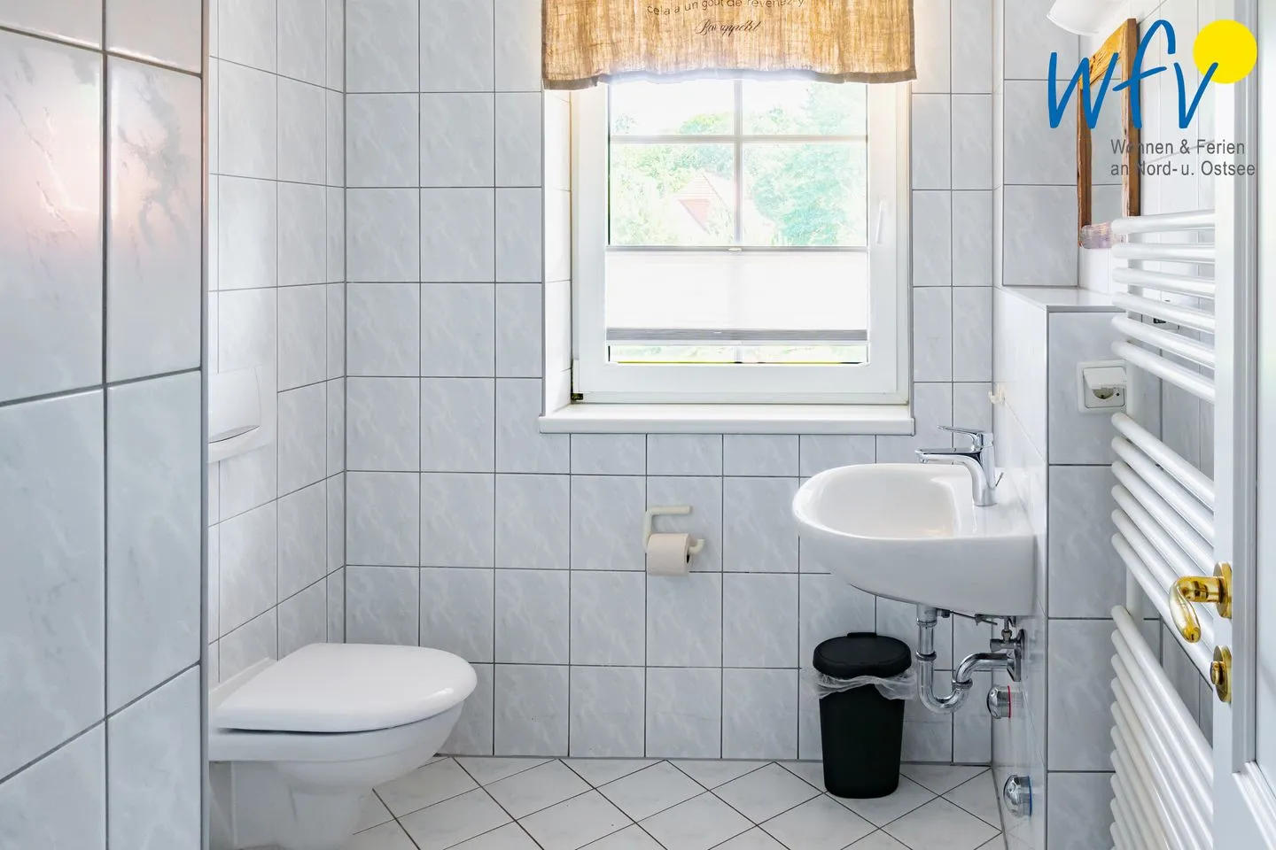 Ferienhaus am Gutspark Dranske Ferienwohnung Strandkamille Rügen - Dranske - Badezimmer