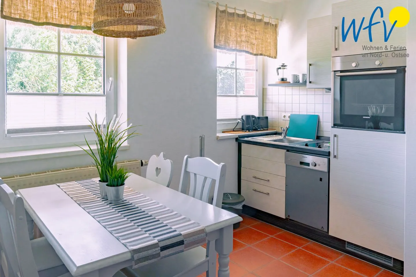 Ferienhaus am Gutspark Dranske Ferienwohnung Strandkamille Rügen - Dranske - Küche / Küchenzeile