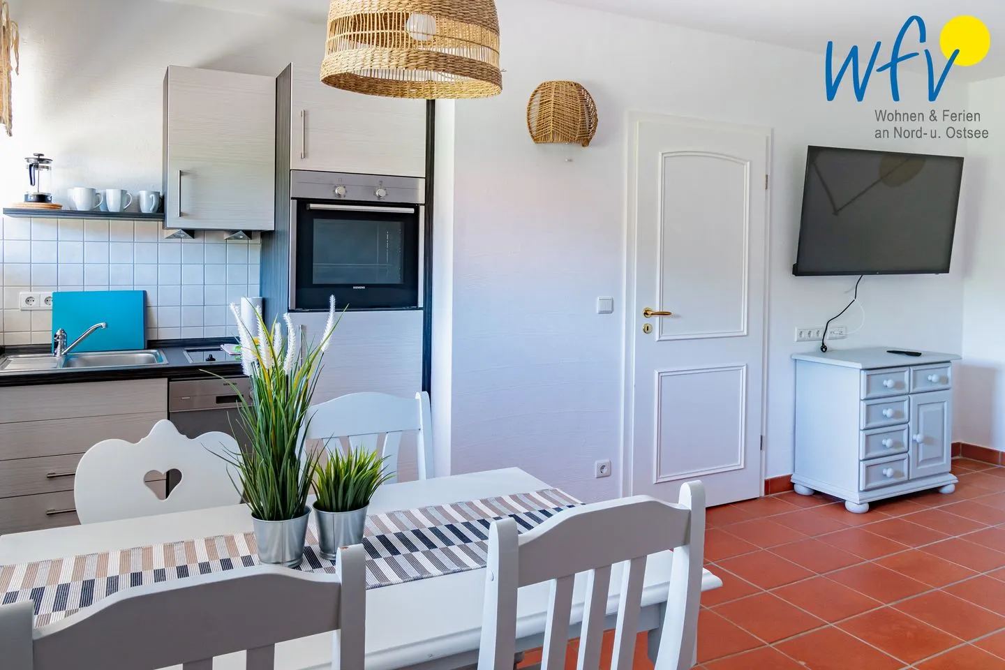 Ferienhaus am Gutspark Dranske Ferienwohnung Strandkamille Rügen - Dranske - Küche / Küchenzeile