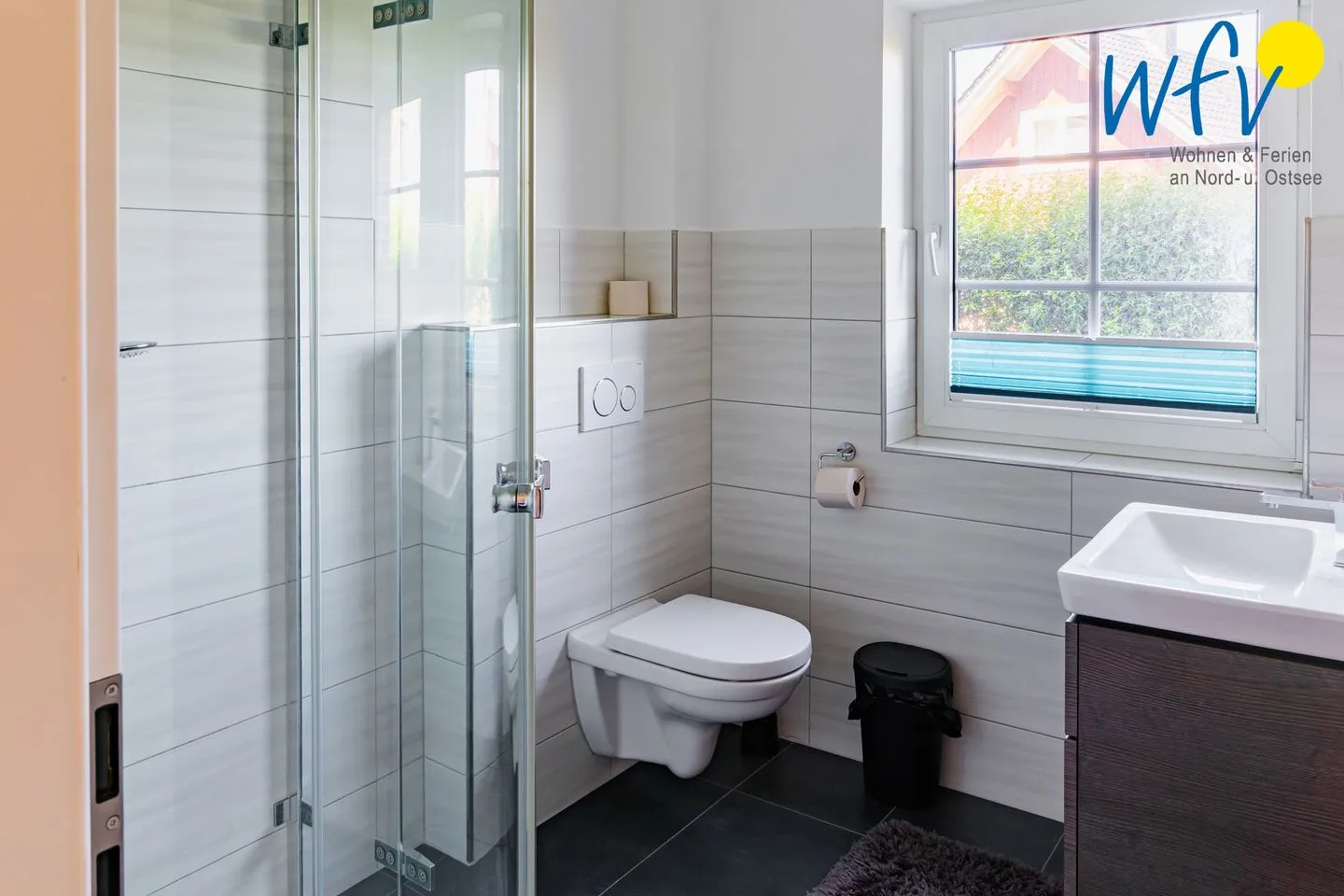 Ferienhaus am Gutspark Dranske Ferienwohnung Sonnentag Rügen - Dranske - Badezimmer