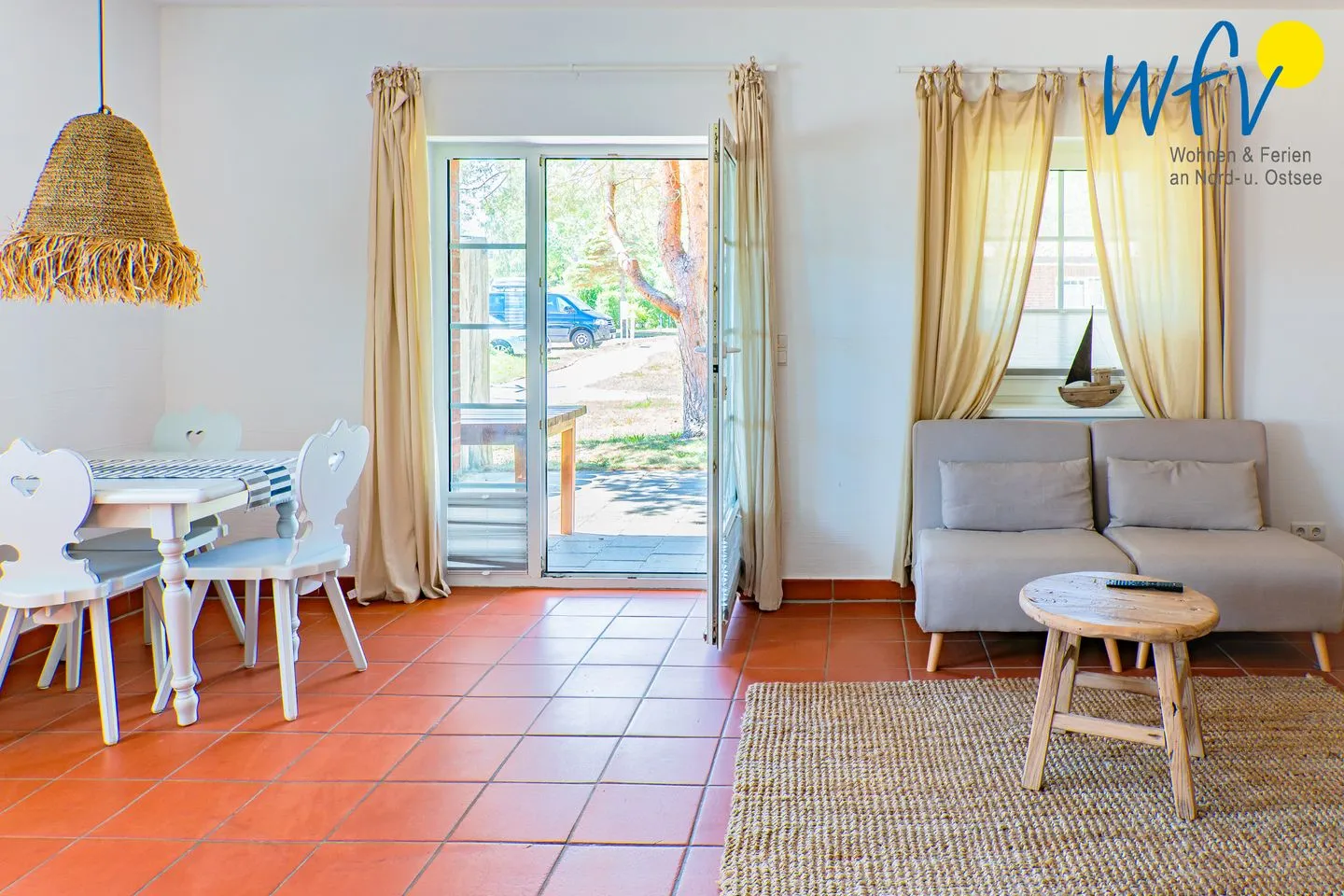 Ferienhaus am Gutspark Dranske Ferienwohnung Sonnenmeer Rügen - Dranske - Wohnzimmer