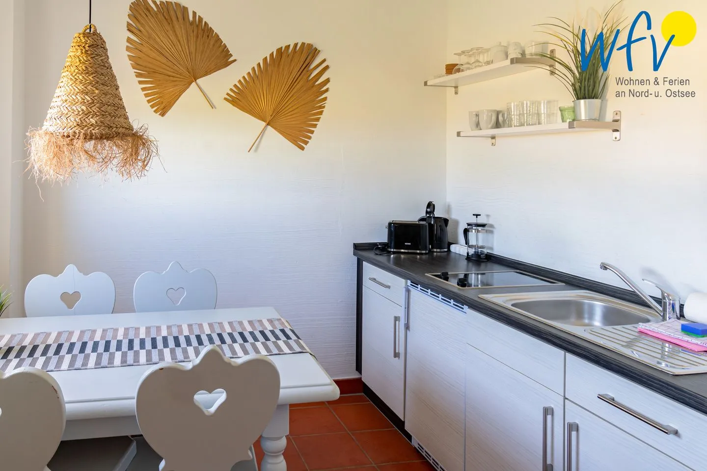 Ferienhaus am Gutspark Dranske Ferienwohnung Sonnenhut Rügen - Dranske - Küche / Küchenzeile
