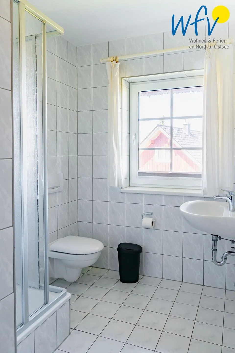 Ferienhaus am Gutspark Dranske Ferienwohnung Sonnenrose Rügen - Dranske - Badezimmer