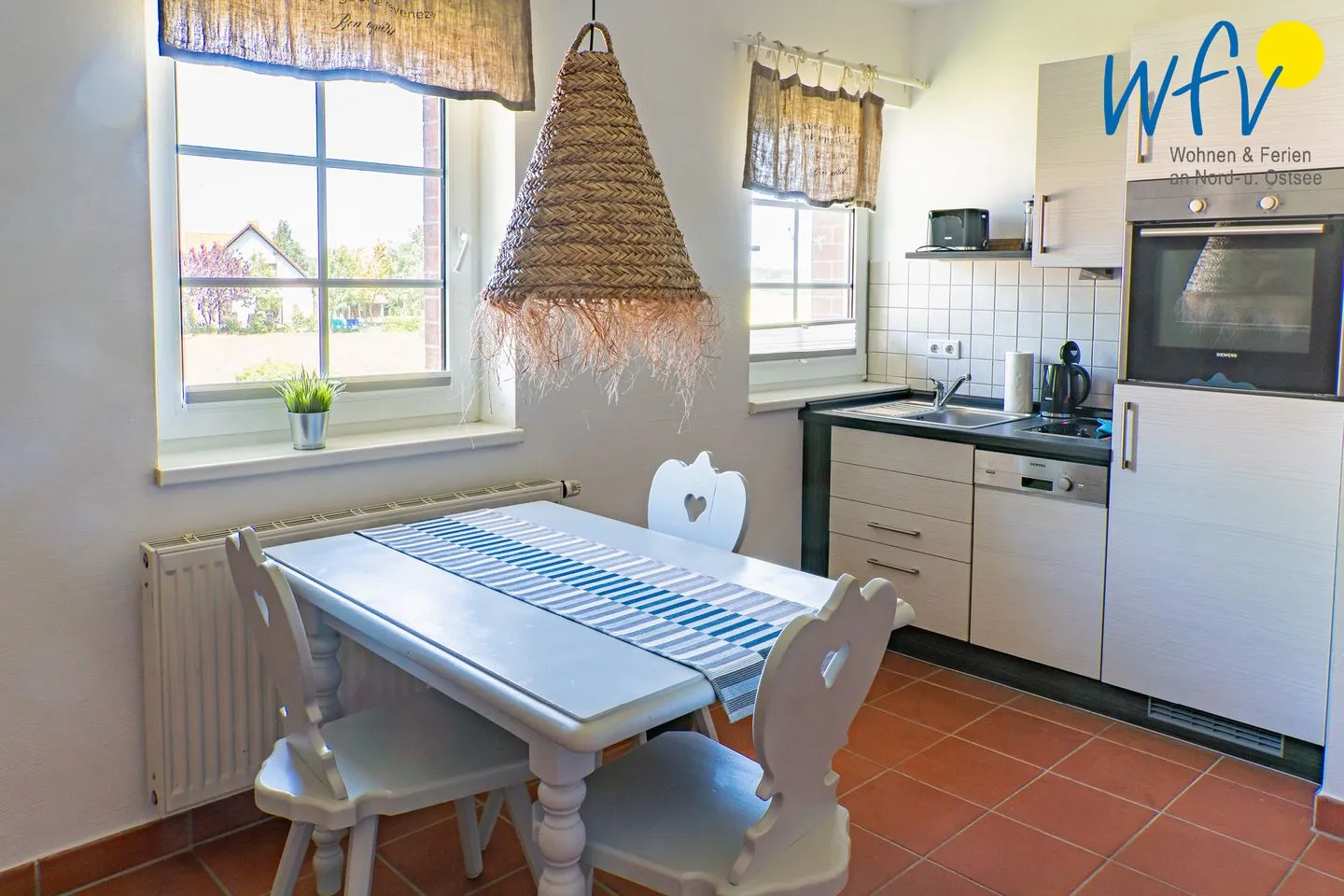 Ferienhaus am Gutspark Dranske Ferienwohnung Sonnenrose Rügen - Dranske - Küche / Küchenzeile