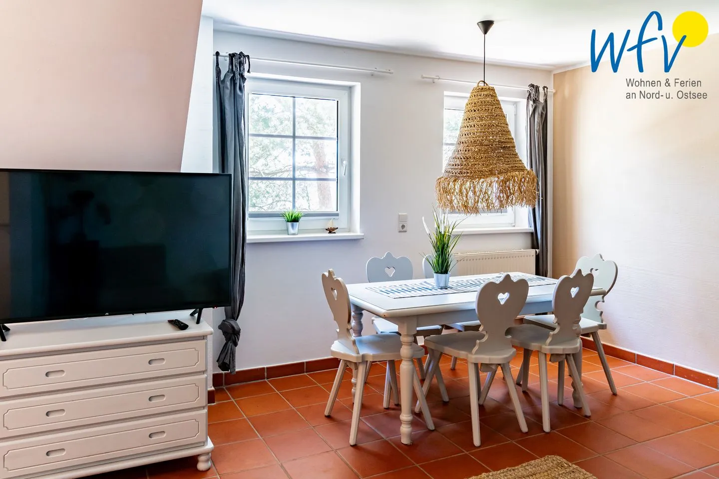 Ferienhaus am Gutspark Dranske Ferienwohnung Sonnenstrahl Rügen - Dranske - Wohnzimmer