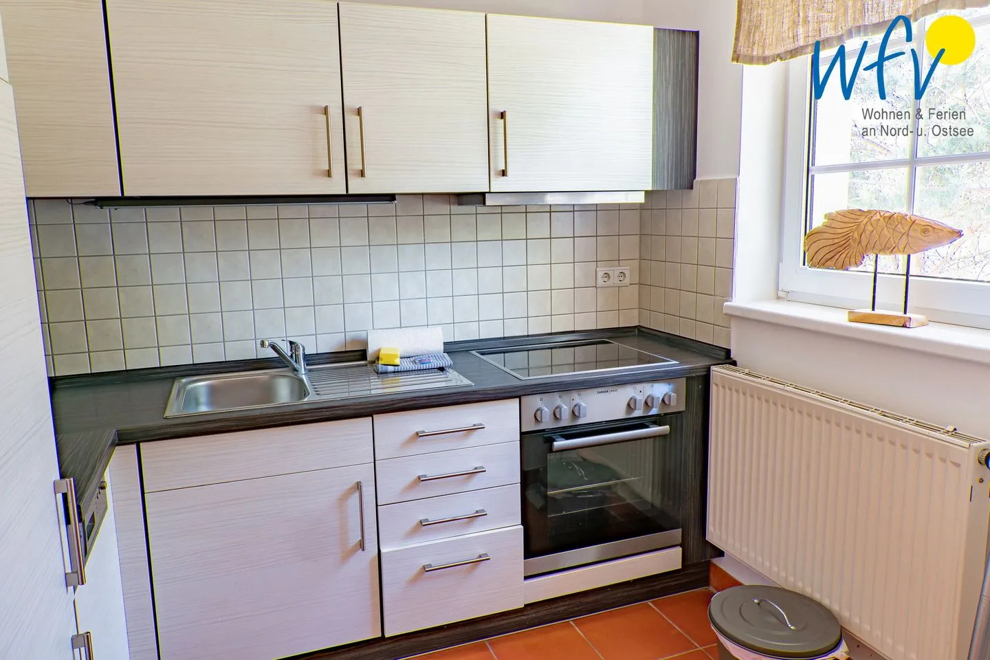 Ferienhaus am Gutspark Dranske Ferienwohnung Sonnenstrahl Rügen - Dranske - Küche / Küchenzeile