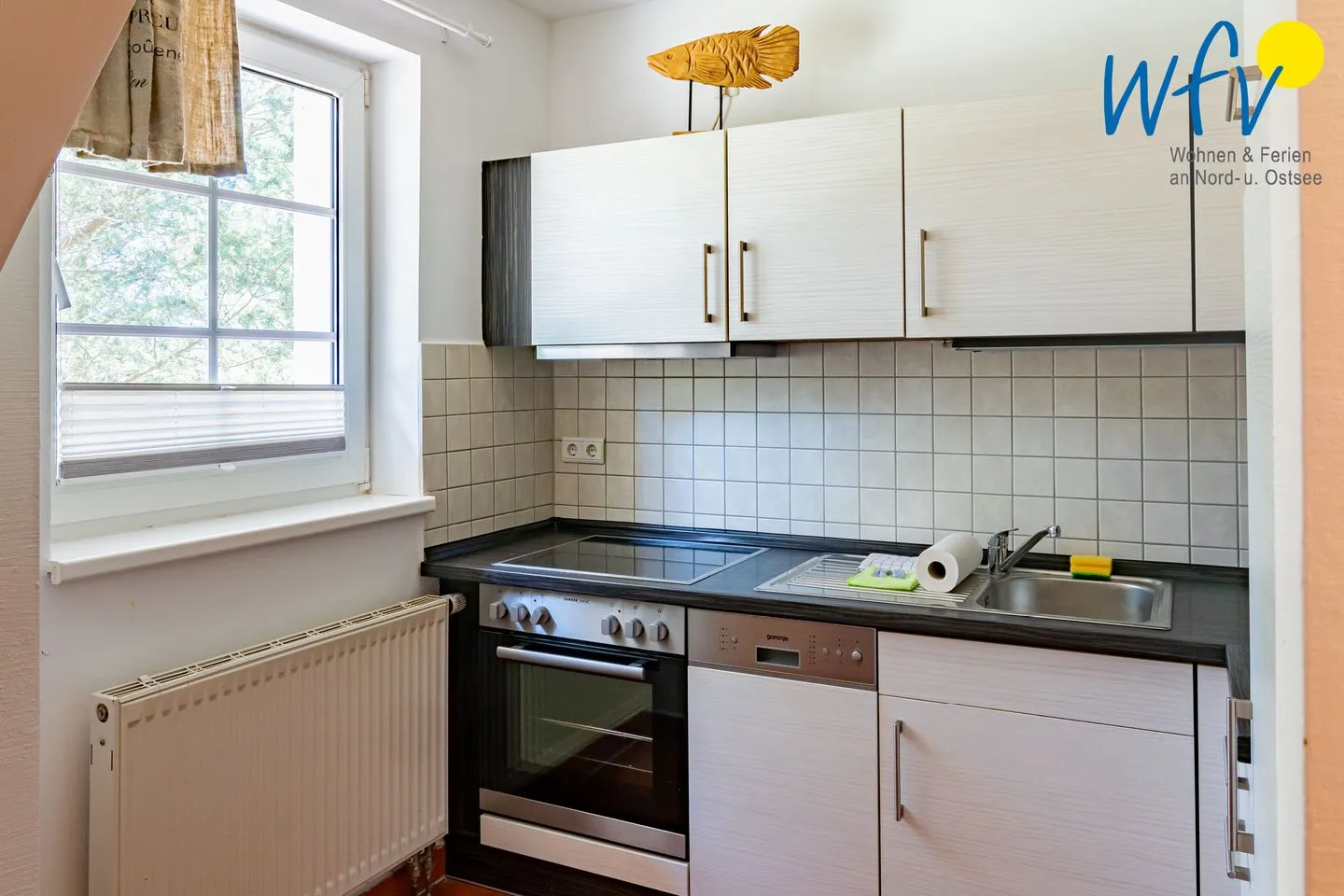 Ferienhaus am Gutspark Dranske Ferienwohnung Sonnenliebe Rügen - Dranske - Küche / Küchenzeile