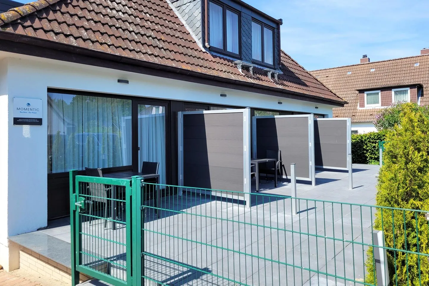 Hochwertige Ferienwohnung in ruhiger Lage mit eigener Terrasse, nur 7 Gehminuten zum Strand entfernt Haffkrug - Scharbeutz - Ansicht Sonnenterrasse