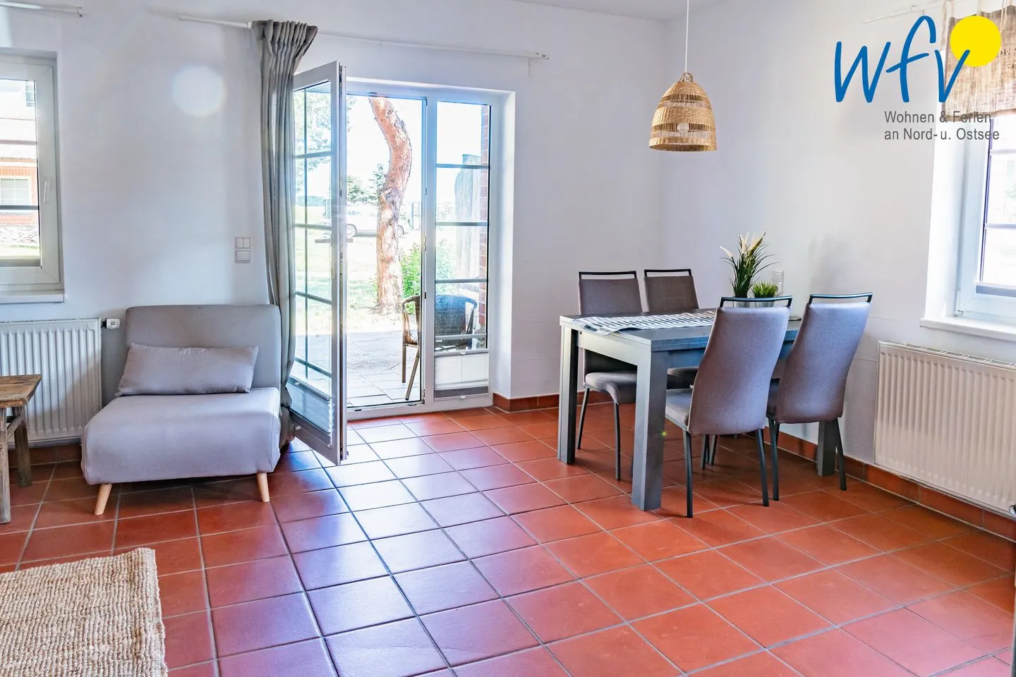 Ferienhaus am Gutspark Dranske Ferienwohnung Strandroggen Rügen - Dranske - Wohnzimmer