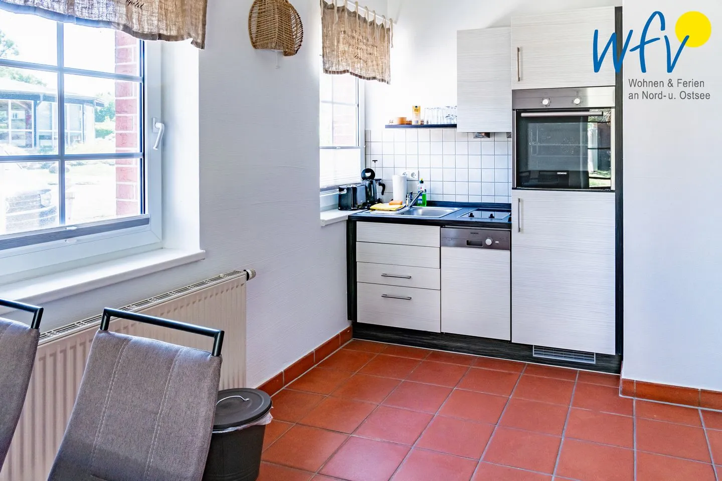 Ferienhaus am Gutspark Dranske Ferienwohnung Strandroggen Rügen - Dranske - Küche / Küchenzeile