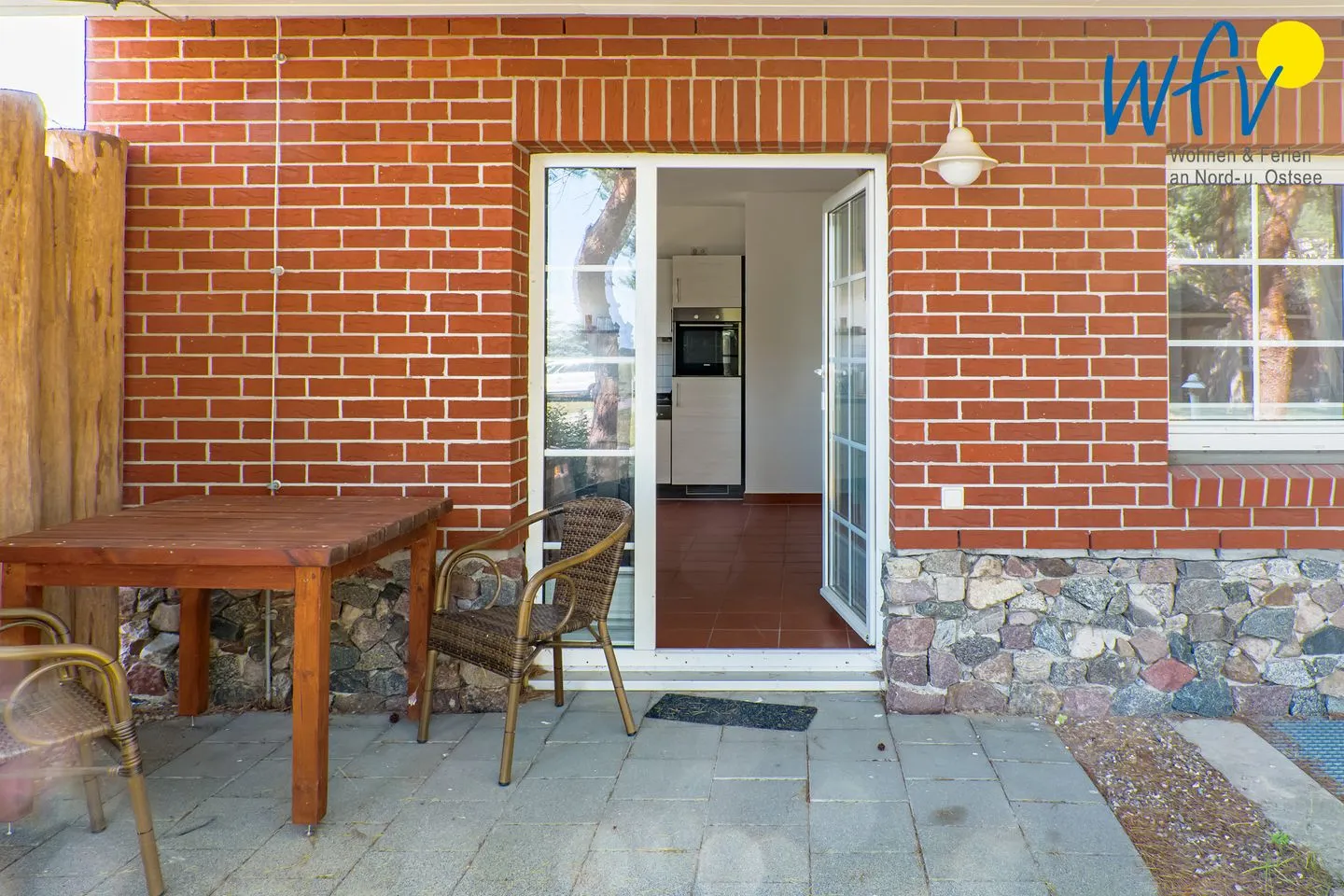 Ferienhaus am Gutspark Dranske Ferienwohnung Strandroggen Rügen - Dranske - Terrasse