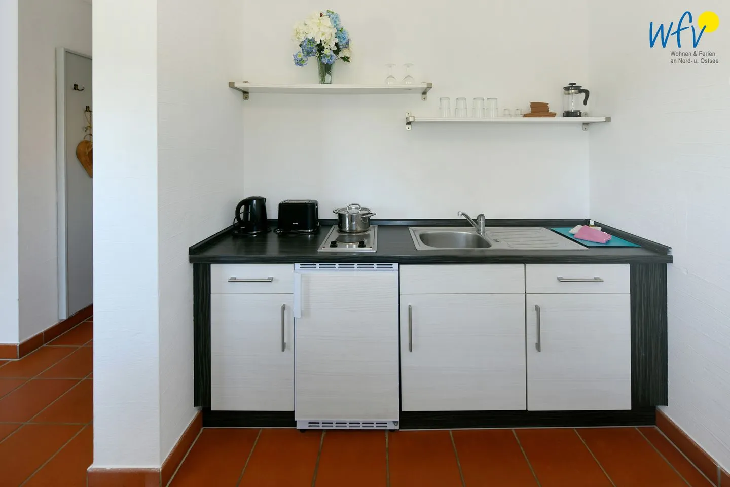 Ferienhaus am Gutspark Dranske Ferienwohnung Sandglöckchen Rügen - Dranske - Küche / Küchenzeile