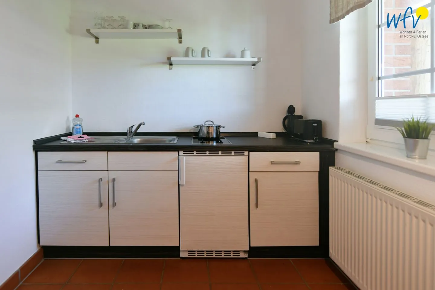 Ferienhaus am Gutspark Dranske Ferienwohnung Sonnenschein Rügen - Dranske - Küche / Küchenzeile