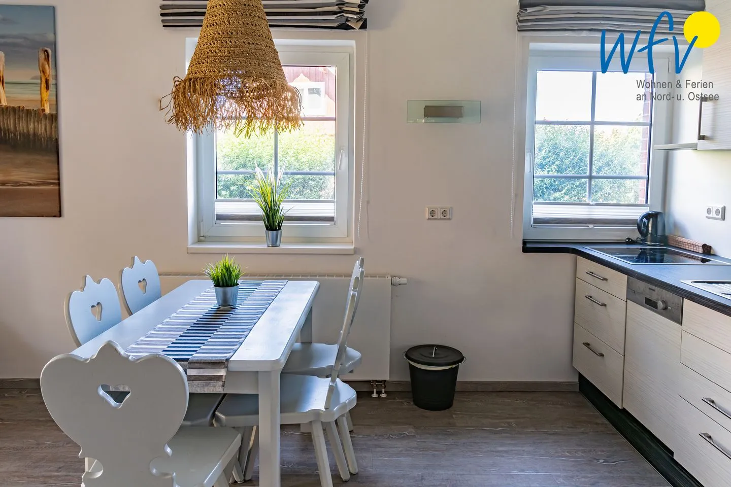 Ferienhaus am Gutspark Dranske Ferienwohnungen Sonnenaufgang und Sonnentag Rügen - Dranske - Küche / Küchenzeile