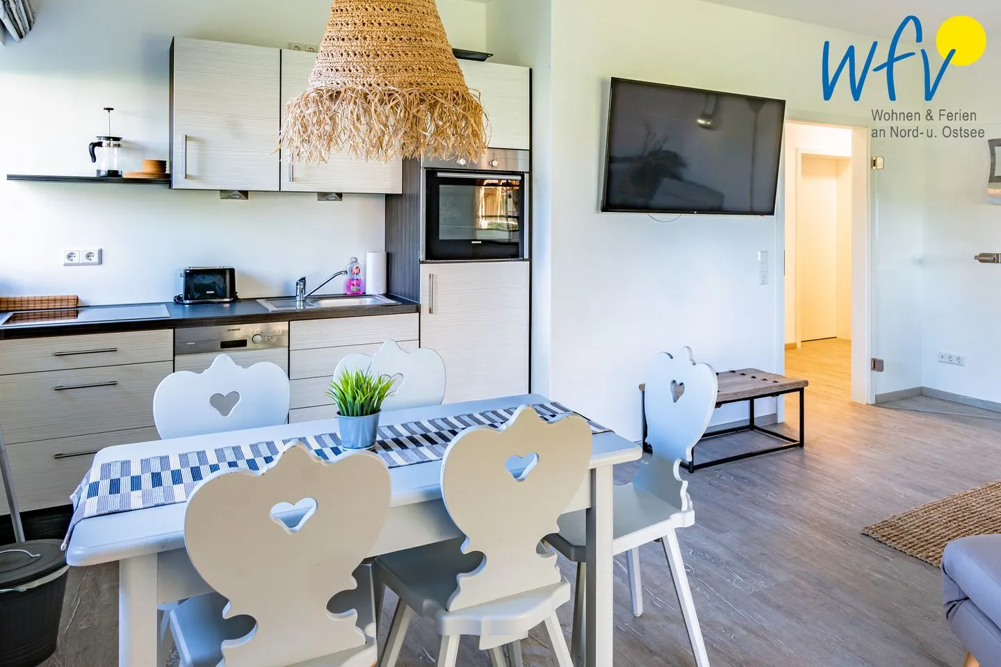 Ferienhaus am Gutspark Dranske Ferienwohnungen Sonnenaufgang und Sonnentag Rügen - Dranske - Küche / Küchenzeile