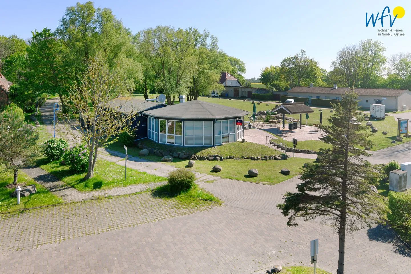 Ferienhaus am Gutspark Dranske Ferienwohnung Strandroggen Rügen - Dranske -