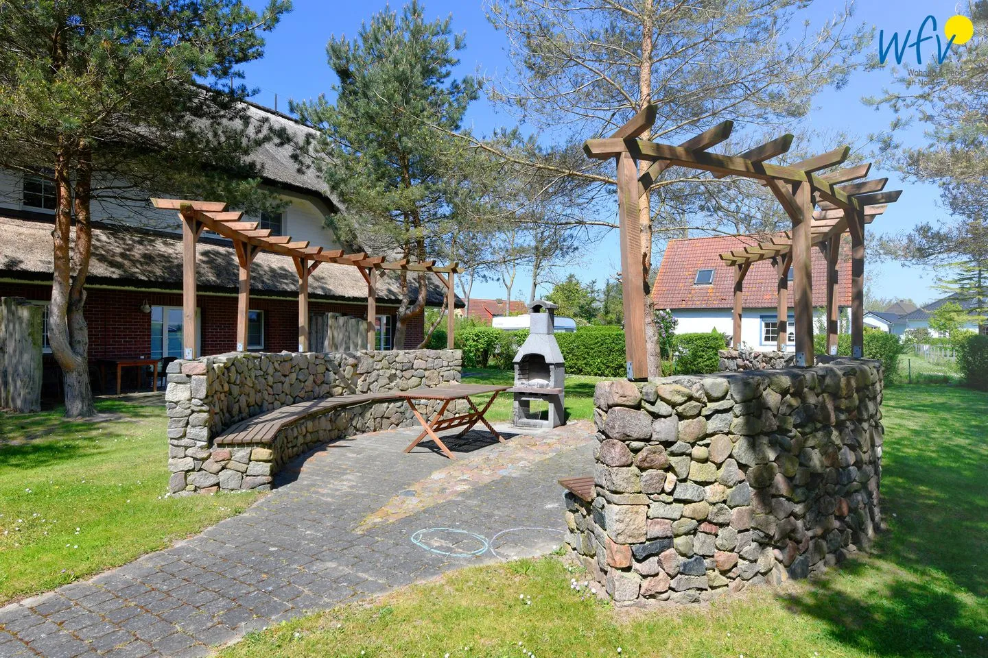 Ferienhaus am Gutspark Dranske Ferienwohnung Strandroggen Rügen - Dranske -