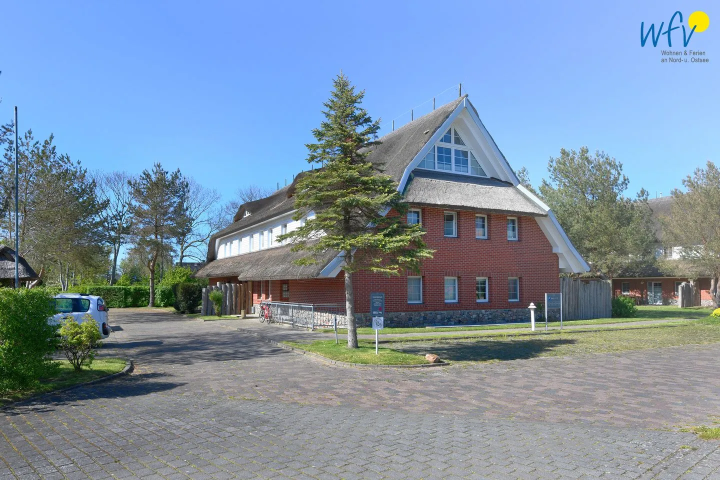 Ferienhaus am Gutspark Dranske Ferienwohnung Strandroggen Rügen - Dranske -