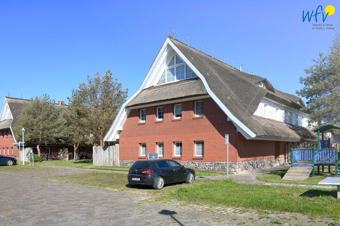 Ferienhaus am Gutspark Dranske Ferienwohnung Strandroggen Rügen - Dranske -