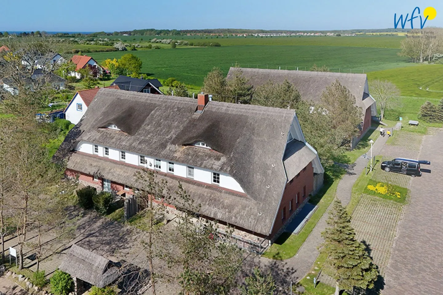 Ferienhaus am Gutspark Dranske Ferienwohnung Strandroggen Rügen - Dranske -