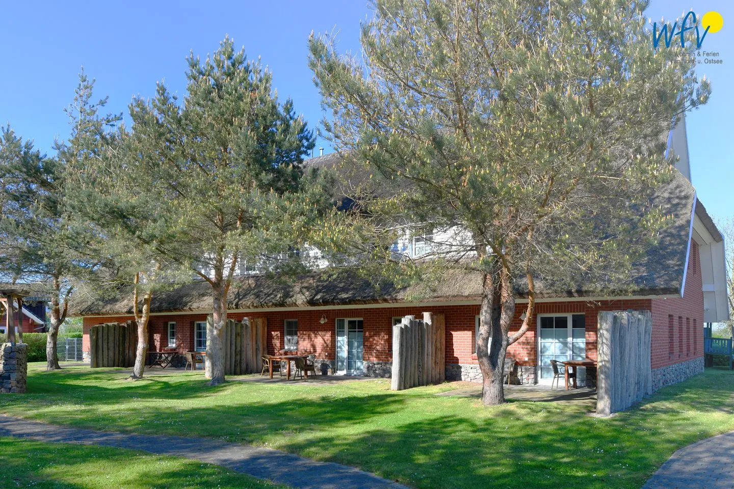 Ferienhaus am Gutspark Dranske Ferienwohnung Strandroggen Rügen - Dranske -