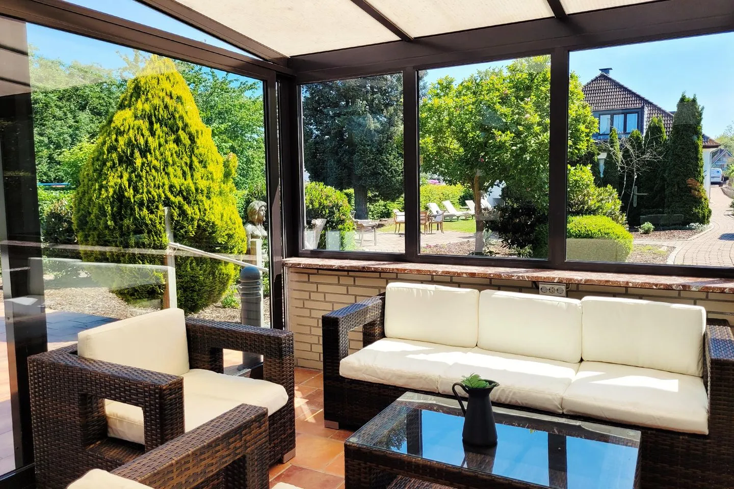 Moderne Maisonette Ferienwohnung mit Gartenzugang und Fahrradunterstellplatz, nur 7 Gehminuten zum Strand Haffkrug - Scharbeutz - Wintergarten für Urlaubsgäste