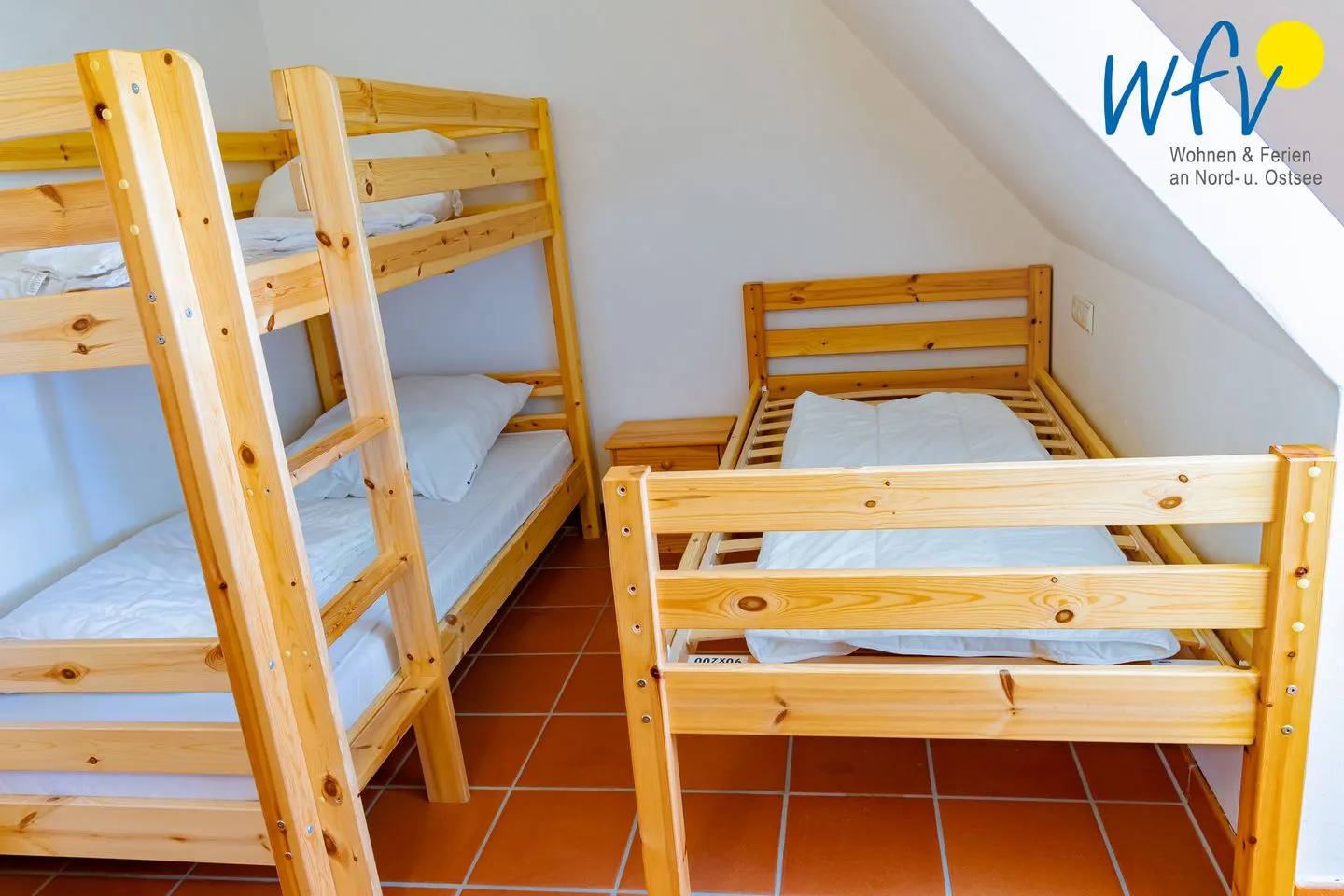 Ferienhaus am Gutspark Dranske Ferienwohnung Sonnenstrahl Rügen - Dranske -