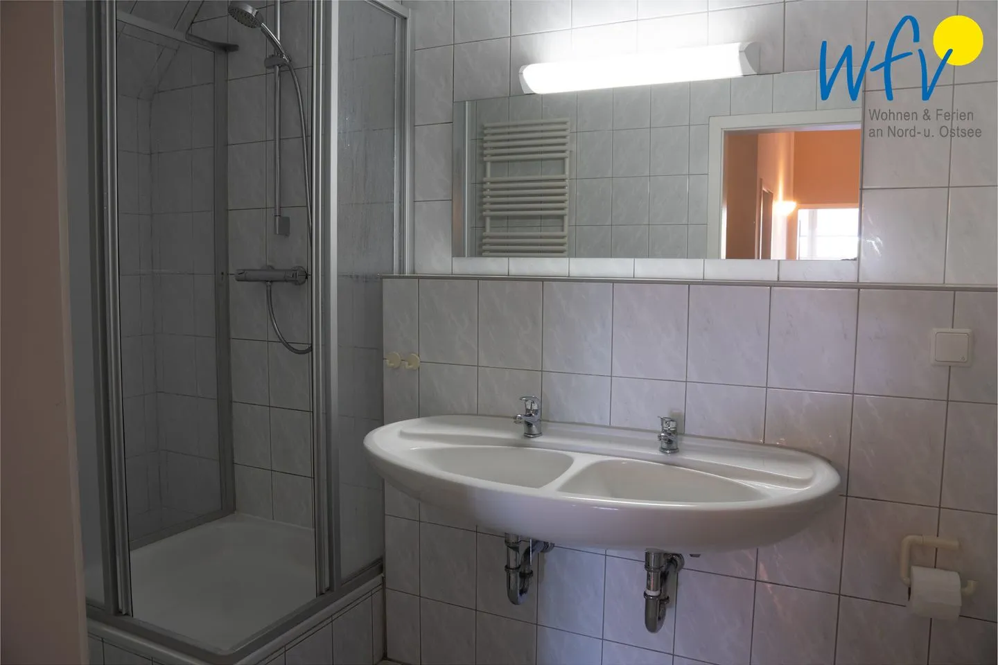 Ferienhaus am Gutspark Dranske Ferienwohnung Sonnenstrahl Rügen - Dranske -