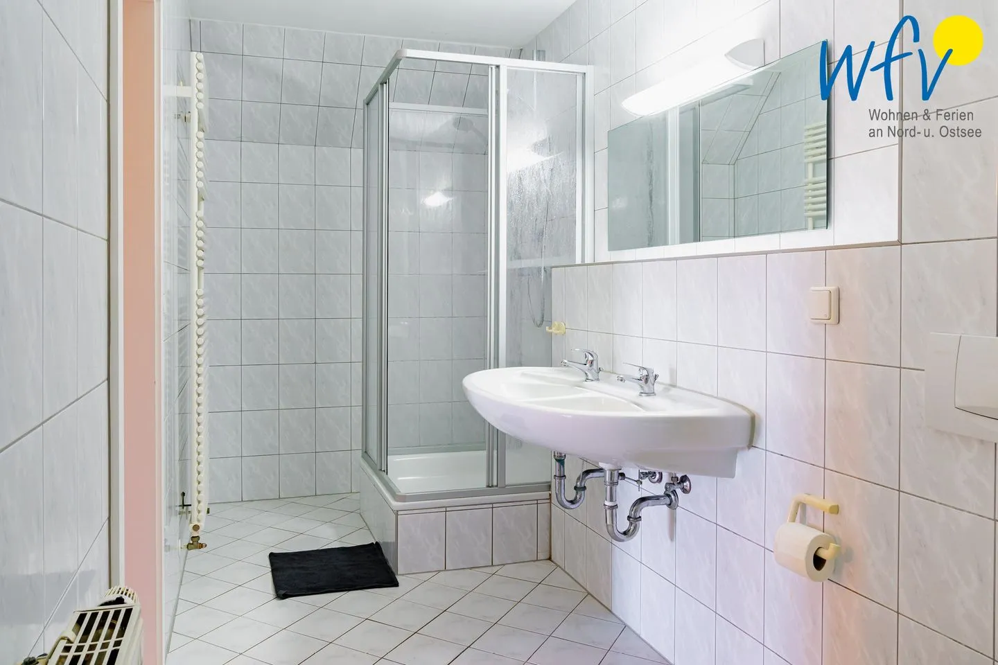Ferienhaus am Gutspark Dranske Ferienwohnung Sonnenstrahl Rügen - Dranske -