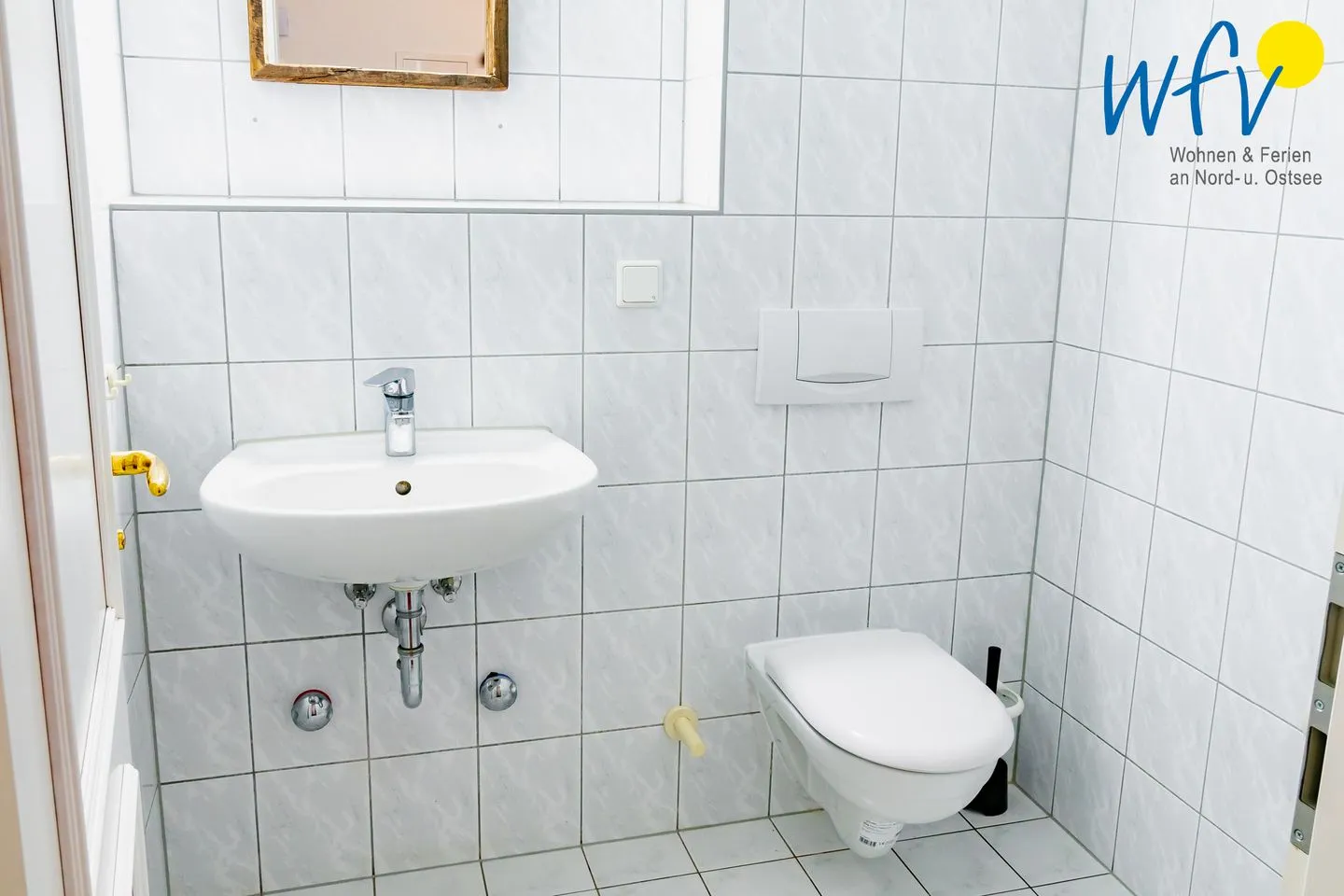 Ferienhaus am Gutspark Dranske Ferienwohnung Sonnenstrahl Rügen - Dranske -