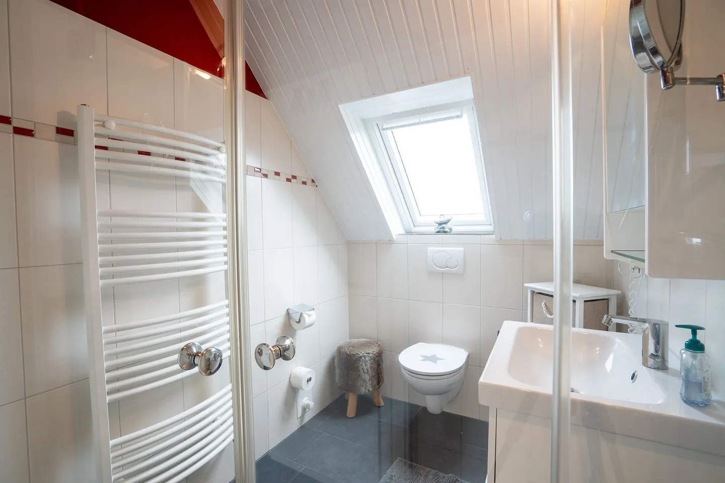 (HER16c) Ankes Gästehaus 1 Niendorf - Badezimmer