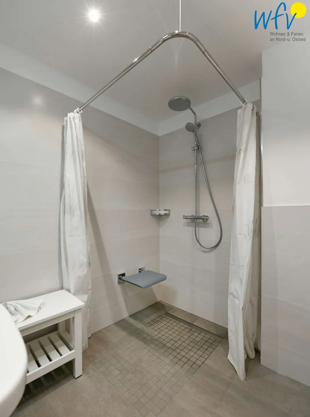 Haus am Hövt Ferienwohnung 10 Rügen - Göhren - Badezimmer