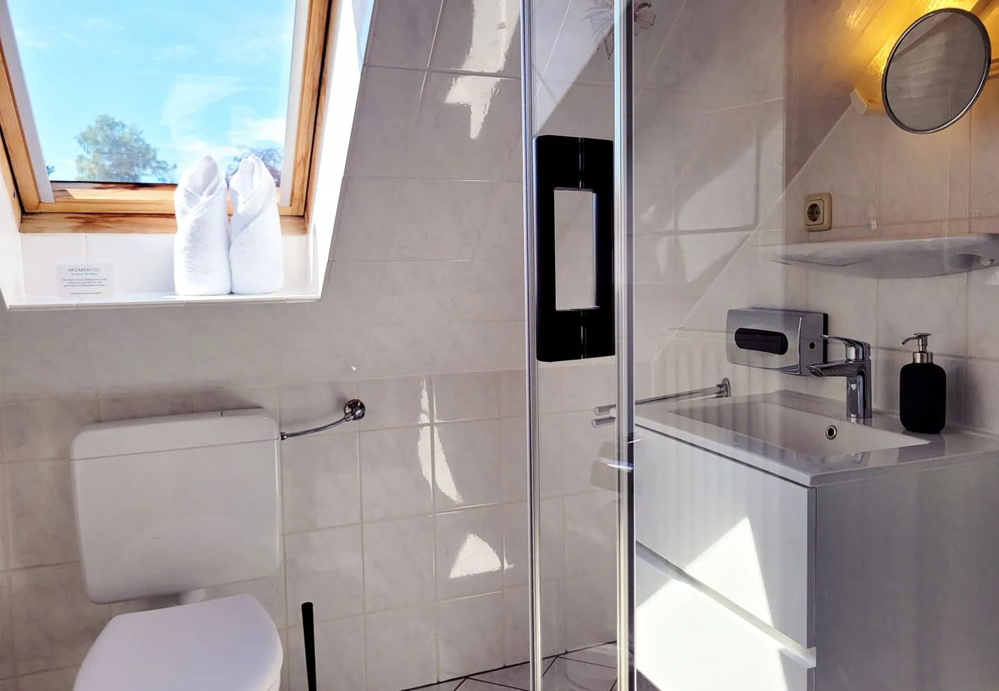 Kostengünstige & charmante Ferienunterkunft ohne Küche und in Strandnähe - Ideal für Kurztrips Haffkrug - Scharbeutz - Ansicht Badezimmer