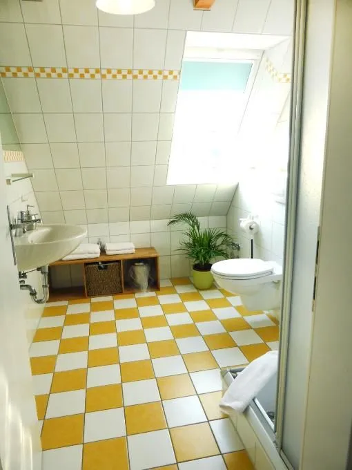Haus Nordlicht Ferienwohnung *Auer Lun* Nebel auf Amrum - Badezimmer in der Ferienwohnung Auer Lun in Nebel auf Amrum
