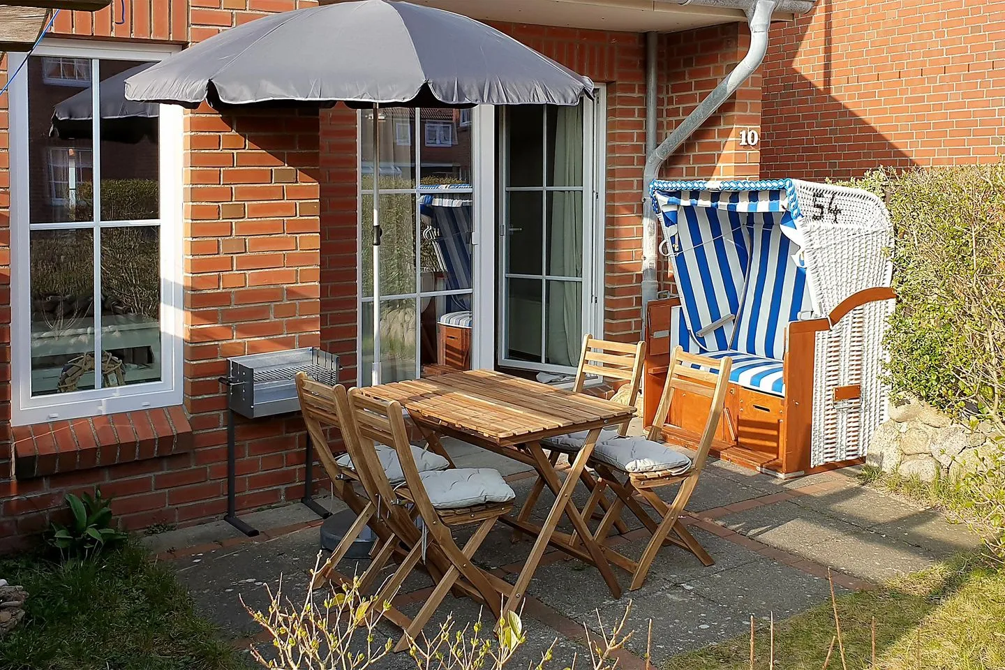 Ferienwohnung *Windstille* Wittdün auf Amrum - Terrasse der Ferienwohnung Windstille in Wittdün auf Amrum im Frühling