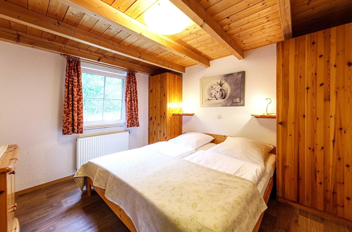 Sonnenschein Jabel - Ferienhaus Sonnenschein in Jabel Blick in eines der Schlafzimmer mit Doppelbett