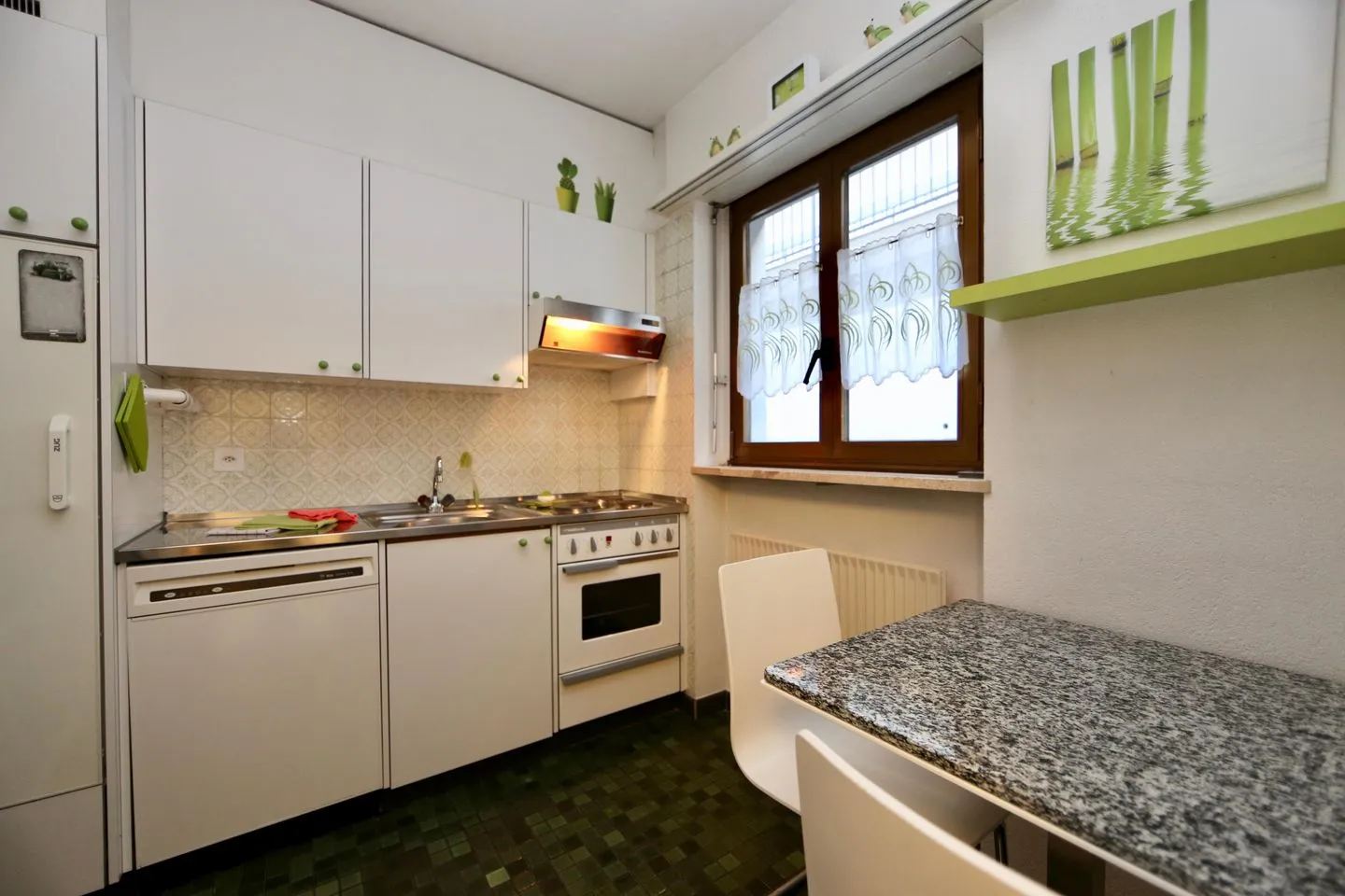 Ferienwohnung D24 Lago Maggiore - Küche / Küchenzeile