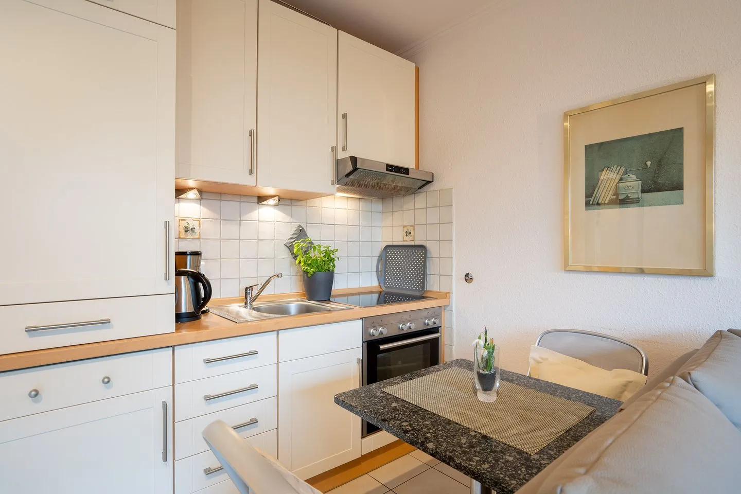(DKK1b) Ferienwohnung Stäcker Niendorf - Küche / Küchenzeile