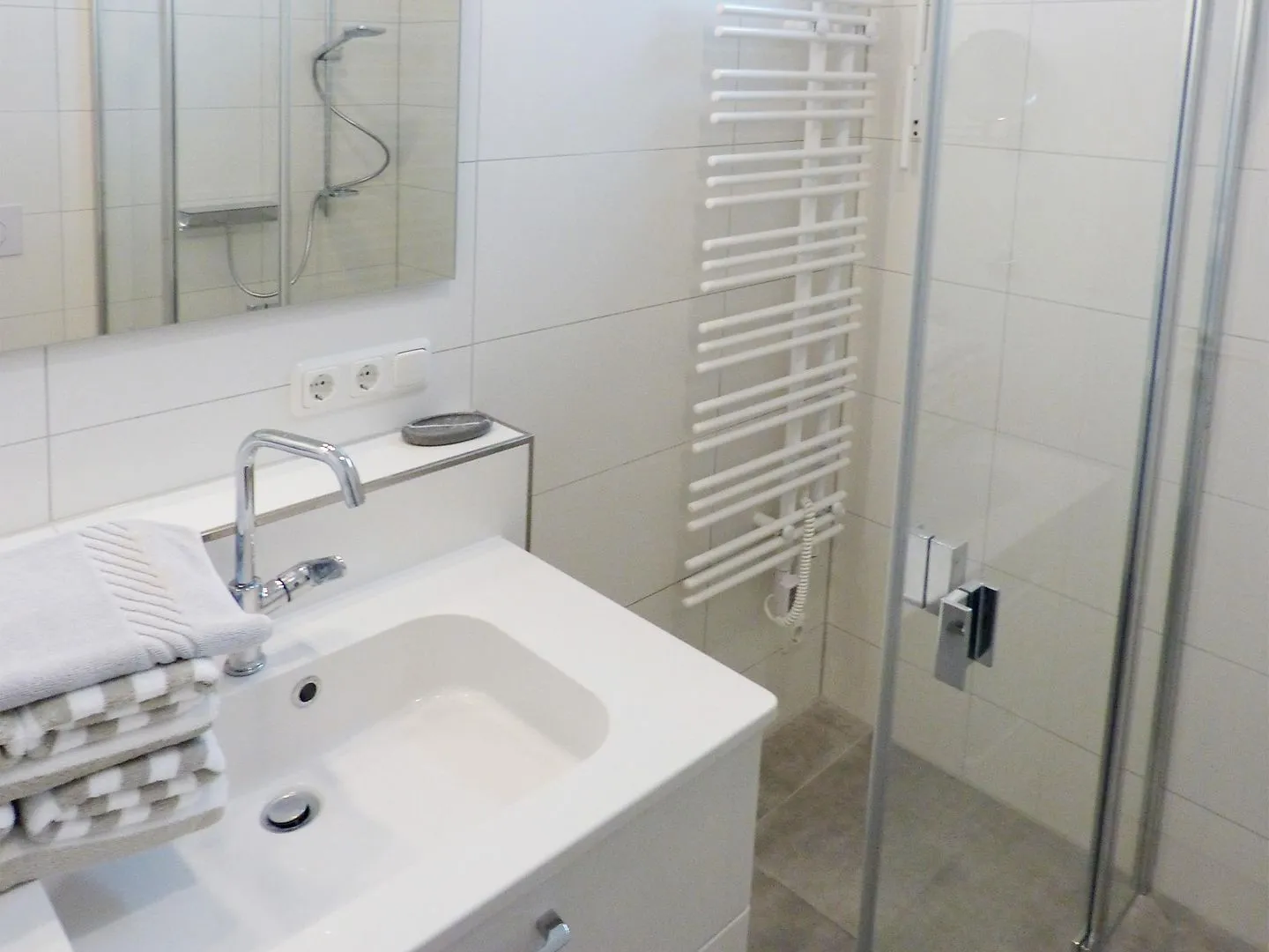Haus *Weiße Düne* Ferienwohnung *Weiße Düne 7* Wittdün auf Amrum - 1. Badezimmer in der Ferienwohnung Weiße Düne 7 in Wittdün auf Amrum