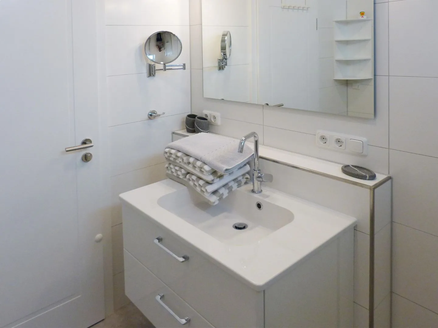 Haus *Weiße Düne* Ferienwohnung *Weiße Düne 7* Wittdün auf Amrum - 1. Badezimmer in der Ferienwohnung Weiße Düne 7 in Wittdün auf Amrum