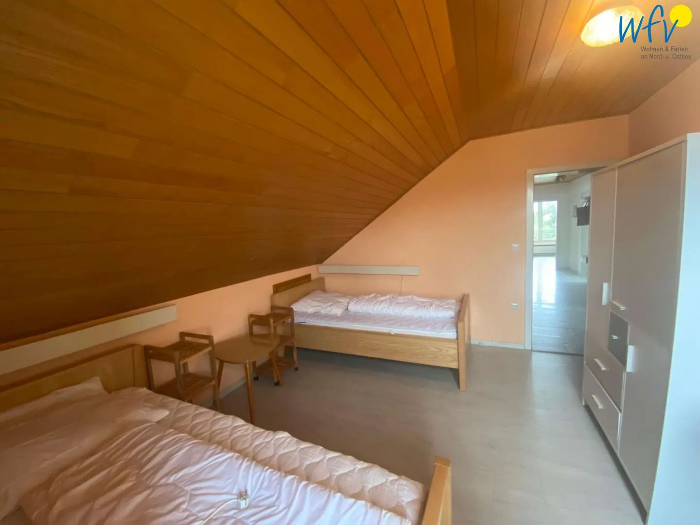 Ferienhaus Kiebitzdelle-Leegde 10 Ferienwohnung Backhaus Borkum - Schlafzimmer