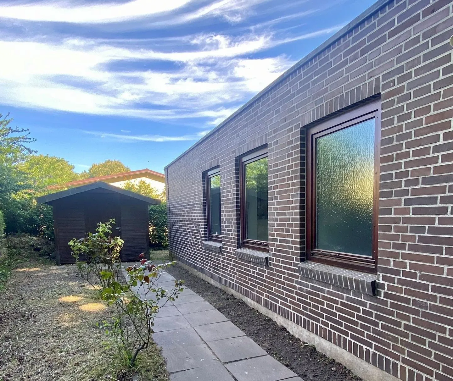 Ferienhaus an der Au Dahme - Kleiner, eingezäunter Garten an der Dahmer Au mit Gartenhaus