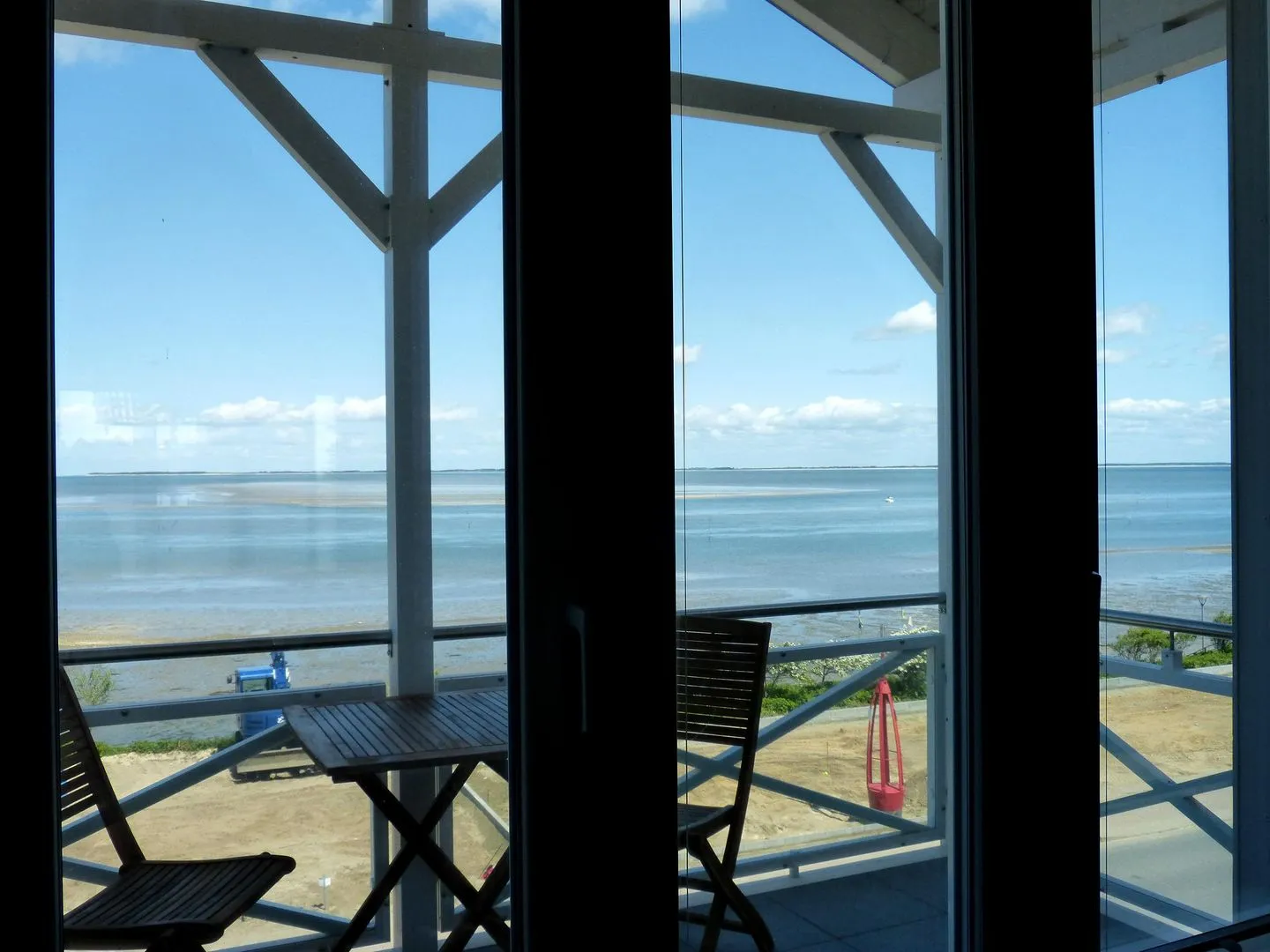 Haus *Weiße Düne* Ferienwohnung *Weiße Düne 7* Wittdün auf Amrum - Blick auf das Wattenmeer aus der Küche in der Ferienwohnung Weiße Düne 7 in Wittdün auf Amrum