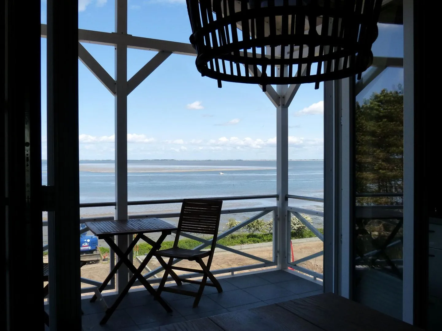 Haus *Weiße Düne* Ferienwohnung *Weiße Düne 7* Wittdün auf Amrum - Blick auf das Wattenmeer aus der Küche in der Ferienwohnung Weiße Düne 7 in Wittdün auf Amrum