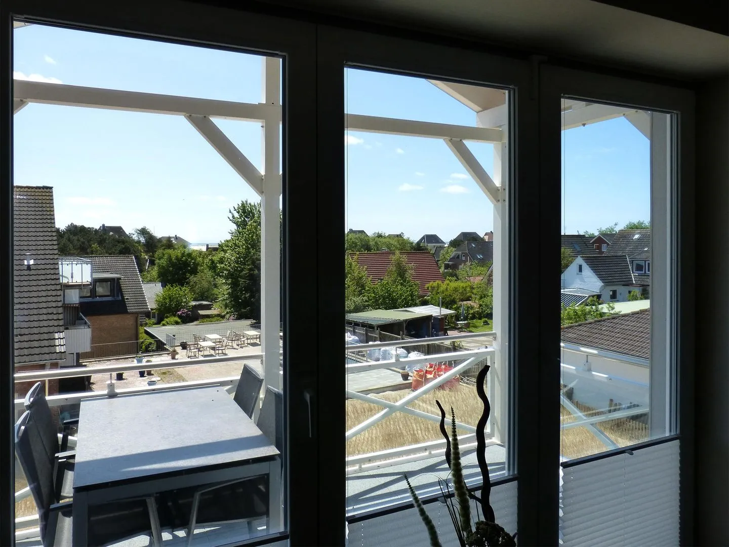 Haus *Weiße Düne* Ferienwohnung *Weiße Düne 7* Wittdün auf Amrum - Blick aus dem Wohnzimmer in der Ferienwohnung Weiße Düne 7 in Wittdün auf Amrum