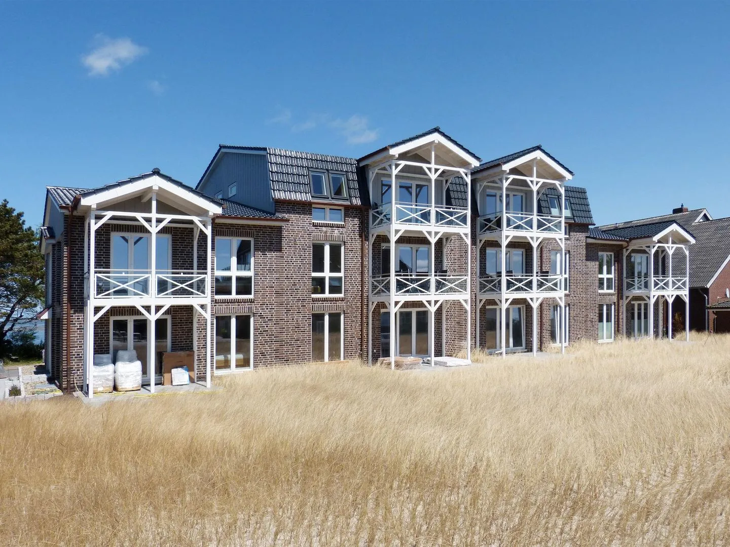 Haus *Weiße Düne* Ferienwohnung *Weiße Düne 7* Wittdün auf Amrum - Hausansicht Südseite Weiße Düne in Wittdün auf Amrum