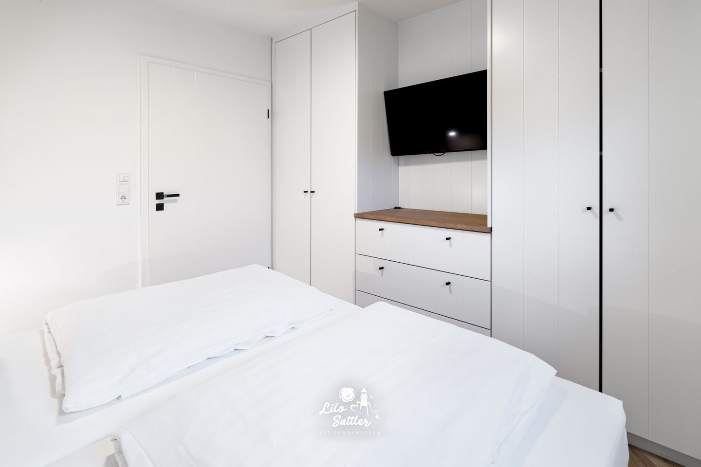 DeLi - Schlafzimmer mit Blick auf Kleiderschrank