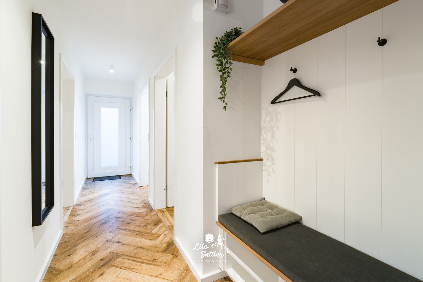 DeLi - Blick in den Flur