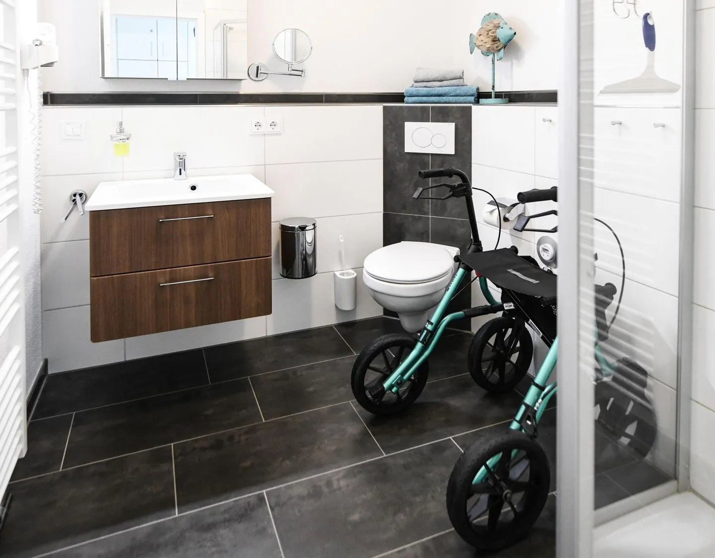 BARRIEREFREI mit überdachter Terrasse 7/7 EG Bodensee - Badezimmer